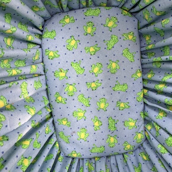 Handmade Woven Basket with Handles - Painted Frogs & Frog Print Liner 9" x 6 1/2 - Picture 5 of 10